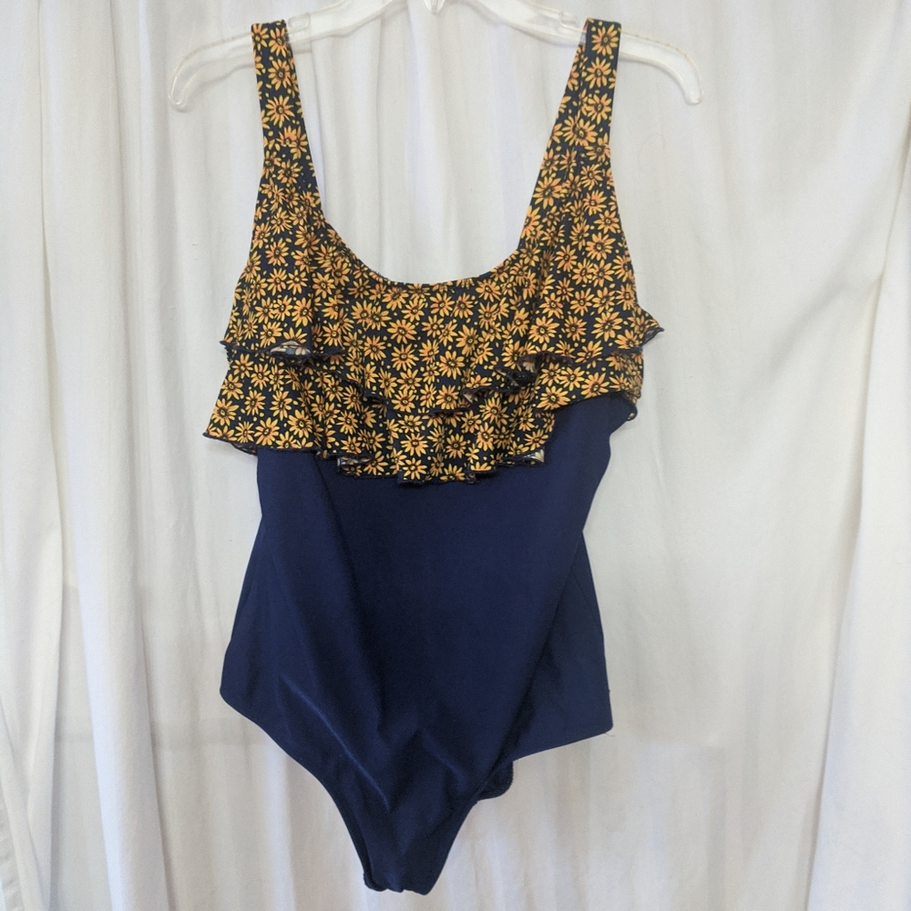 Pacific Connections Floral 1 Piece Swimsuit. Plus Size 20W